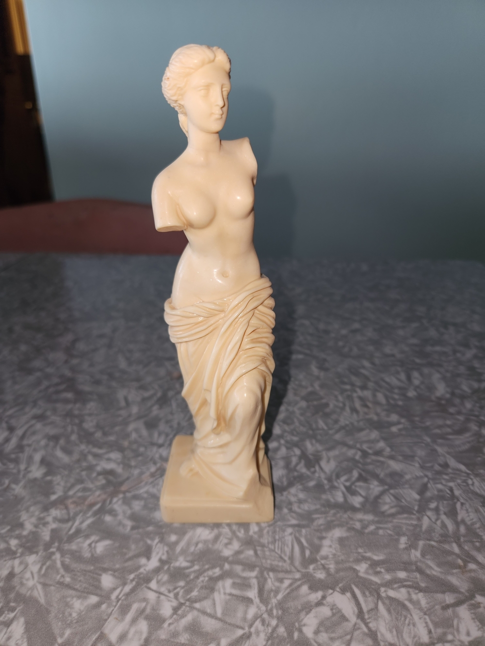Classic Venus Bust Sculpture in Ivory-Style Finish